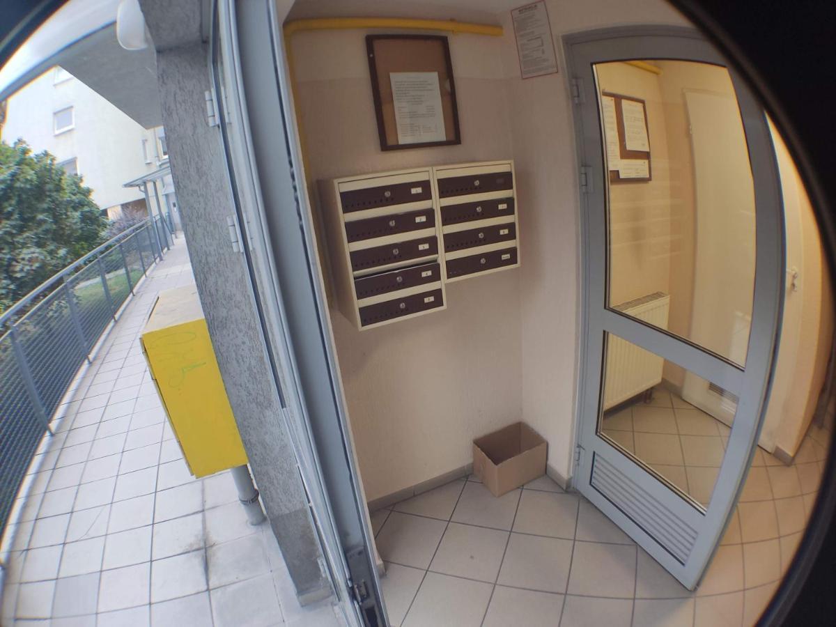 3030 Jana Spychalskiego 32 - Tanie Pokoje W Apartamencie - Samodzielne Zameldowanie - Self Check In Poznań Extérieur photo
