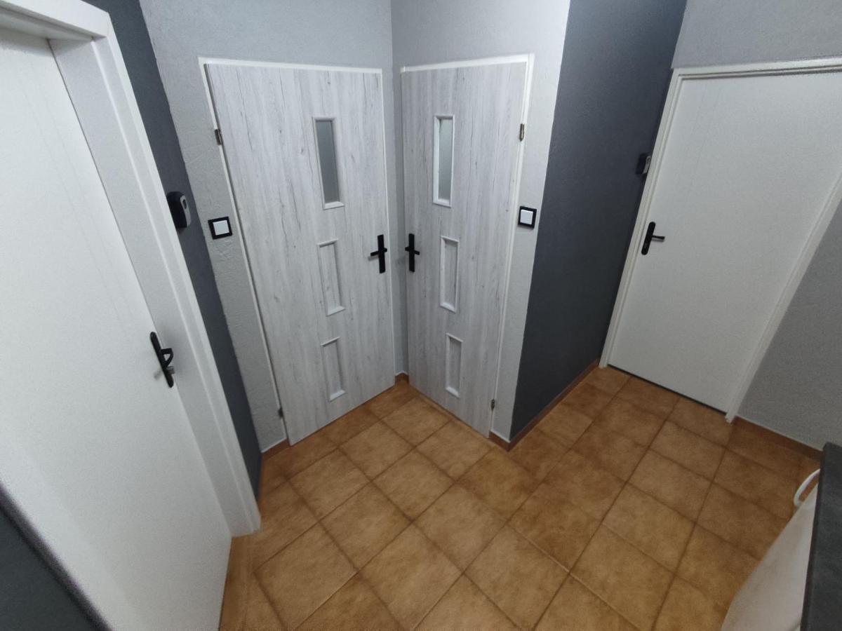 3030 Jana Spychalskiego 32 - Tanie Pokoje W Apartamencie - Samodzielne Zameldowanie - Self Check In Poznań Extérieur photo