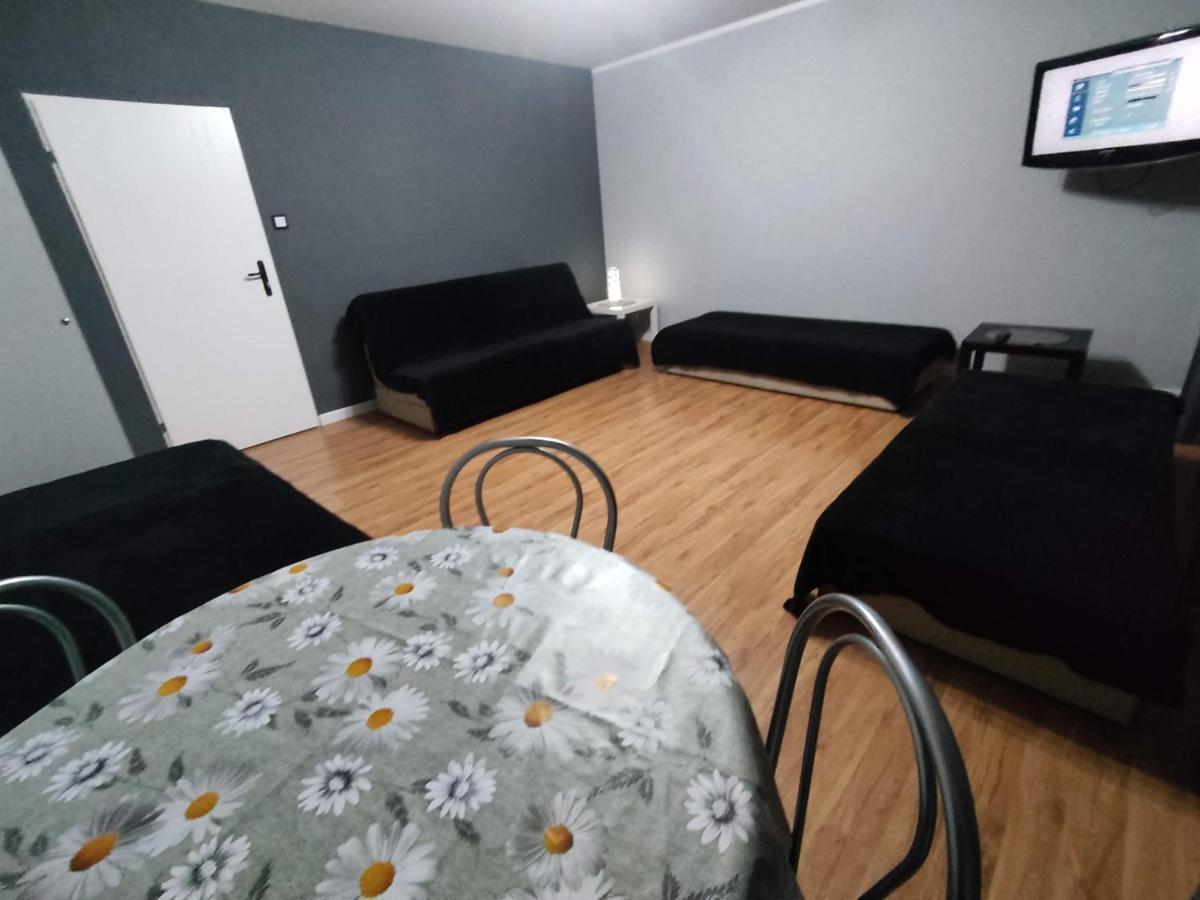 3030 Jana Spychalskiego 32 - Tanie Pokoje W Apartamencie - Samodzielne Zameldowanie - Self Check In Poznań Extérieur photo