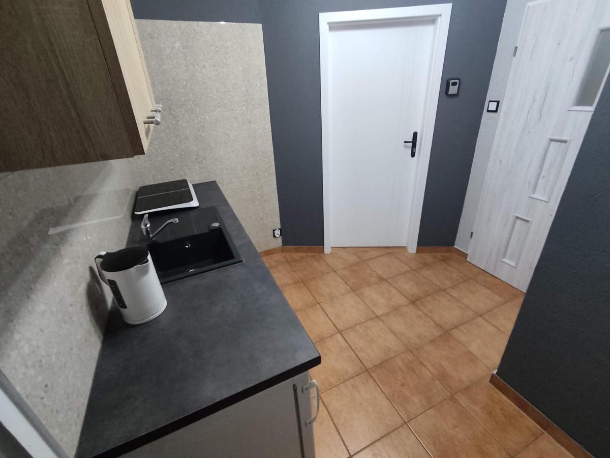 3030 Jana Spychalskiego 32 - Tanie Pokoje W Apartamencie - Samodzielne Zameldowanie - Self Check In Poznań Extérieur photo