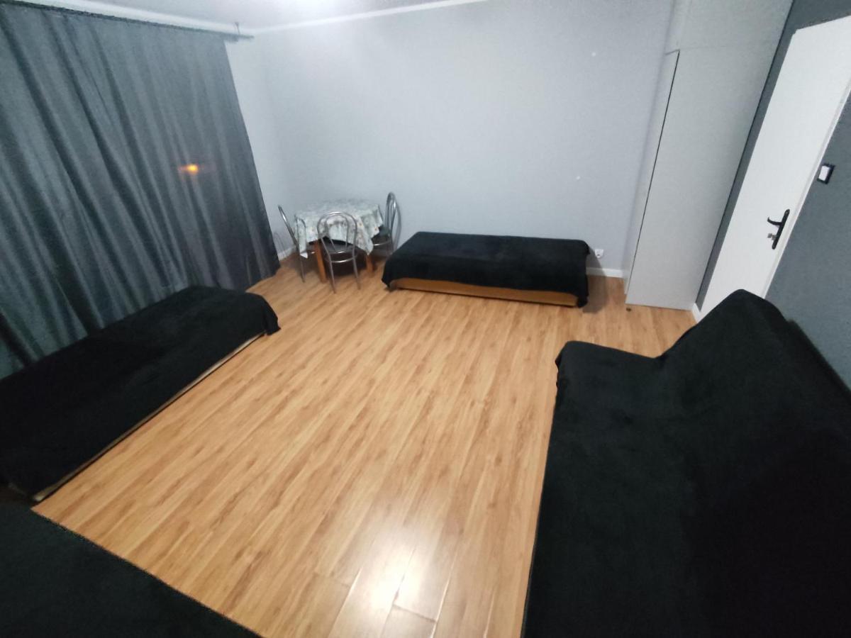 3030 Jana Spychalskiego 32 - Tanie Pokoje W Apartamencie - Samodzielne Zameldowanie - Self Check In Poznań Extérieur photo