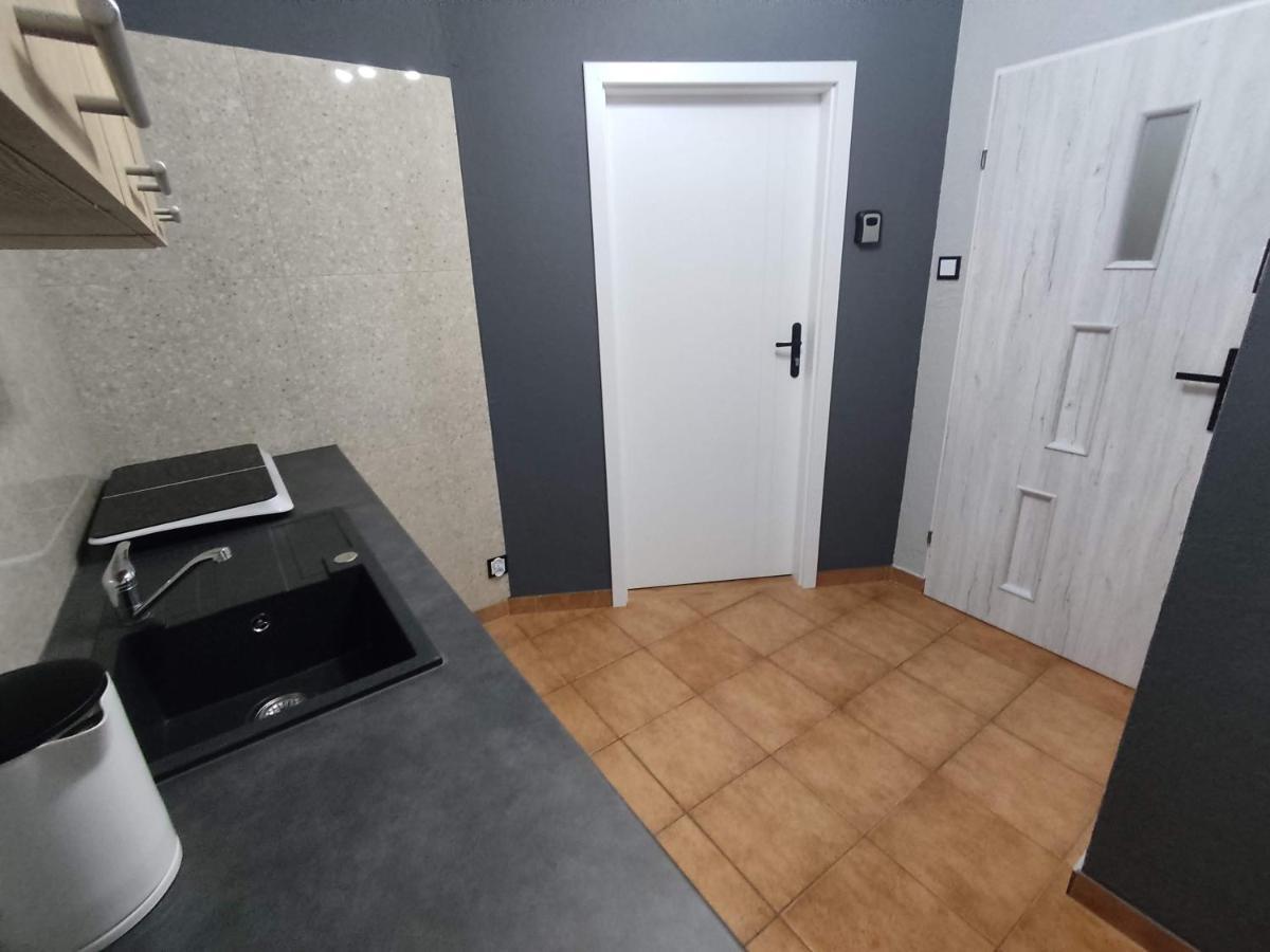 3030 Jana Spychalskiego 32 - Tanie Pokoje W Apartamencie - Samodzielne Zameldowanie - Self Check In Poznań Extérieur photo